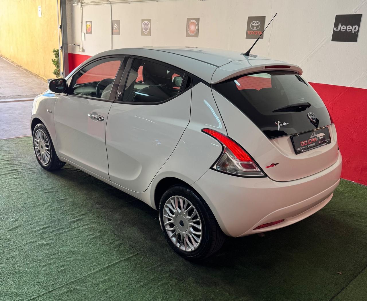 Lancia Ypsilon 1.2 69 CV 5 porte GPL Ecochic Silver