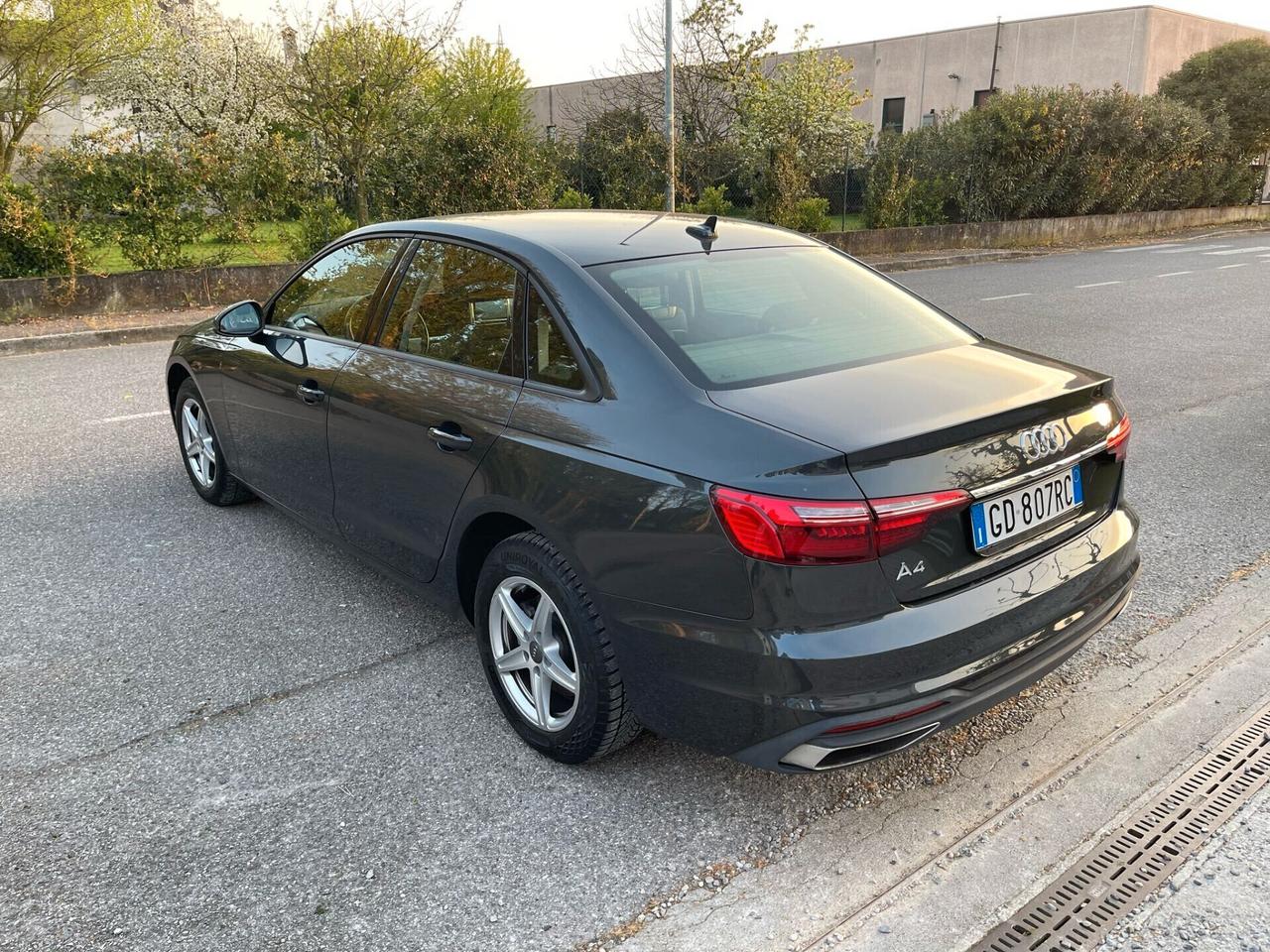 Audi A4 2.0 TDI 30 TDI/136 CV S tronic Business Advanced Hybrid
