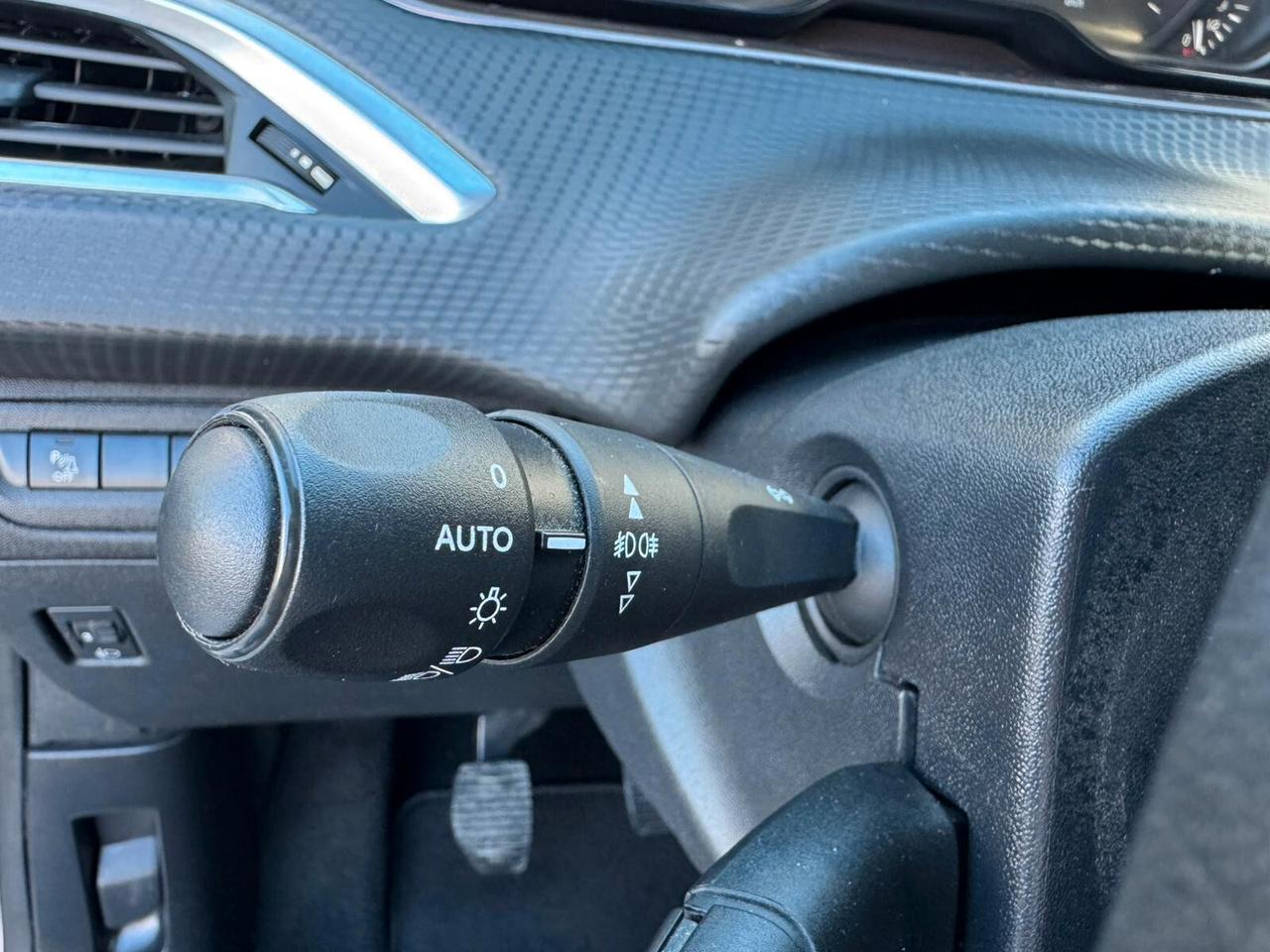 PEUGEOT 2008 1.5 BlueHDi 100CV 2019!!!