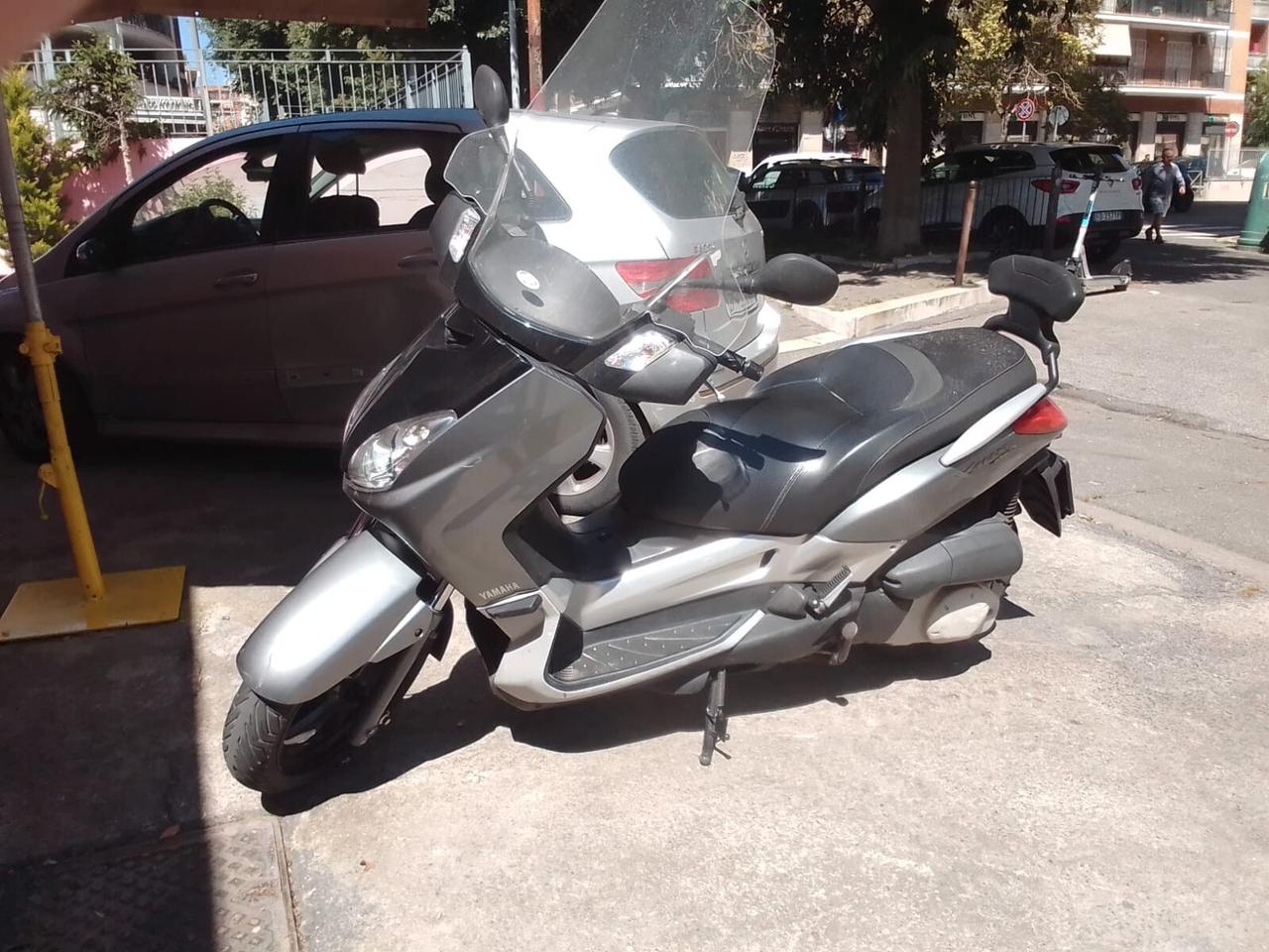 YAMAHA XMAX 250