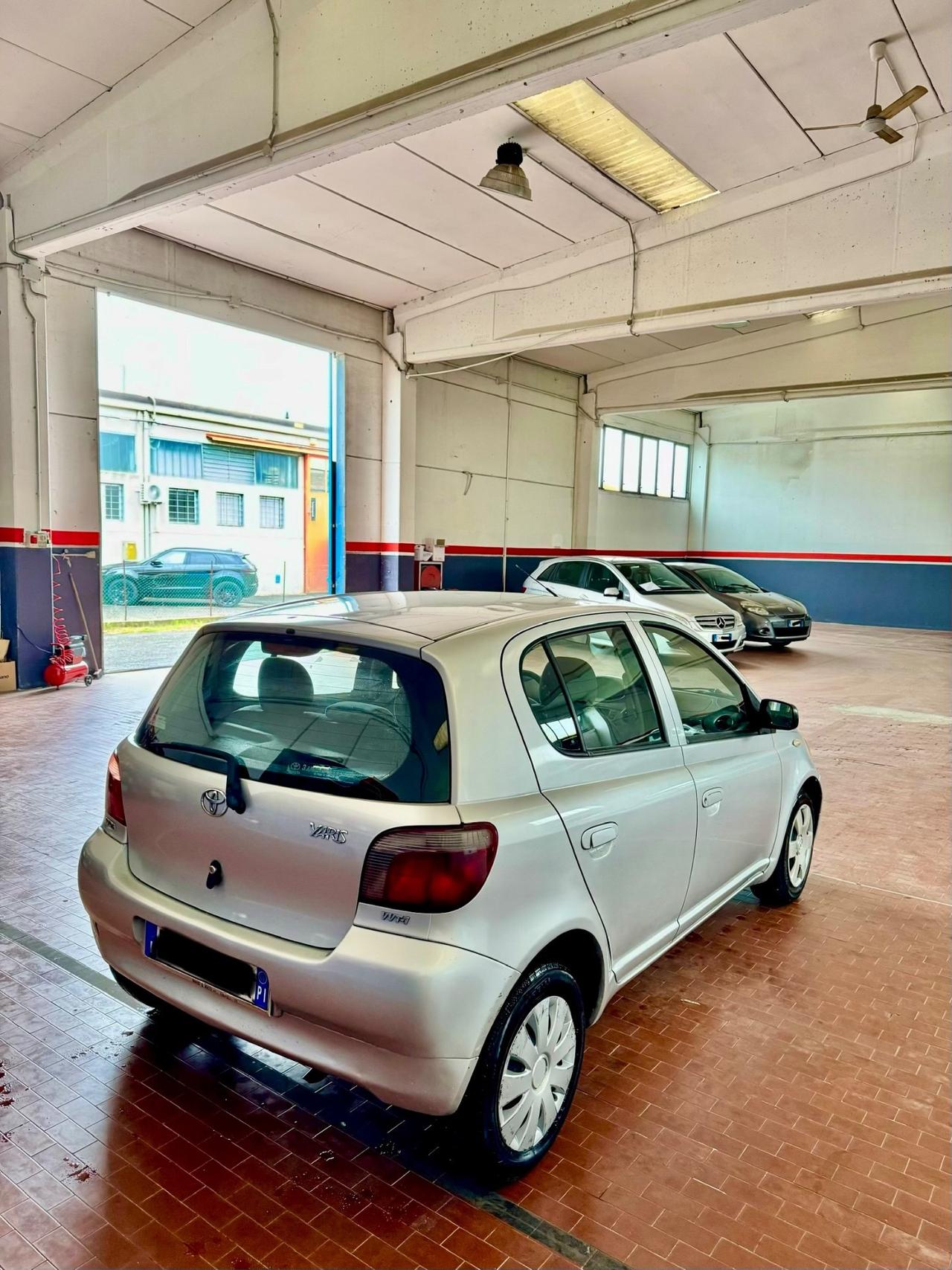 Toyota Yaris 1.0i 16V cat 5 porte