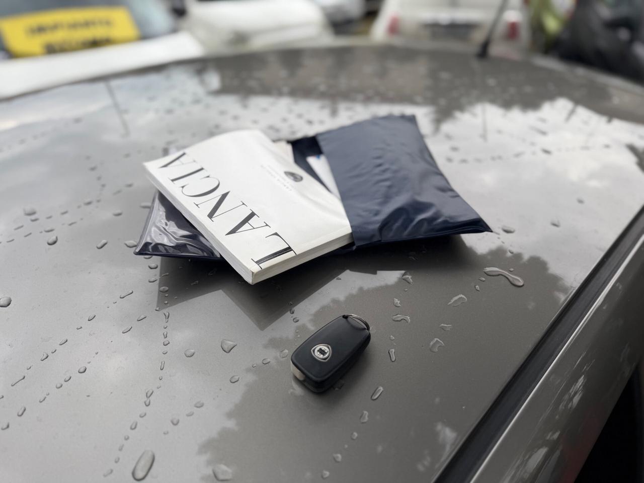 Lancia Ypsilon 1.2 16V Argento