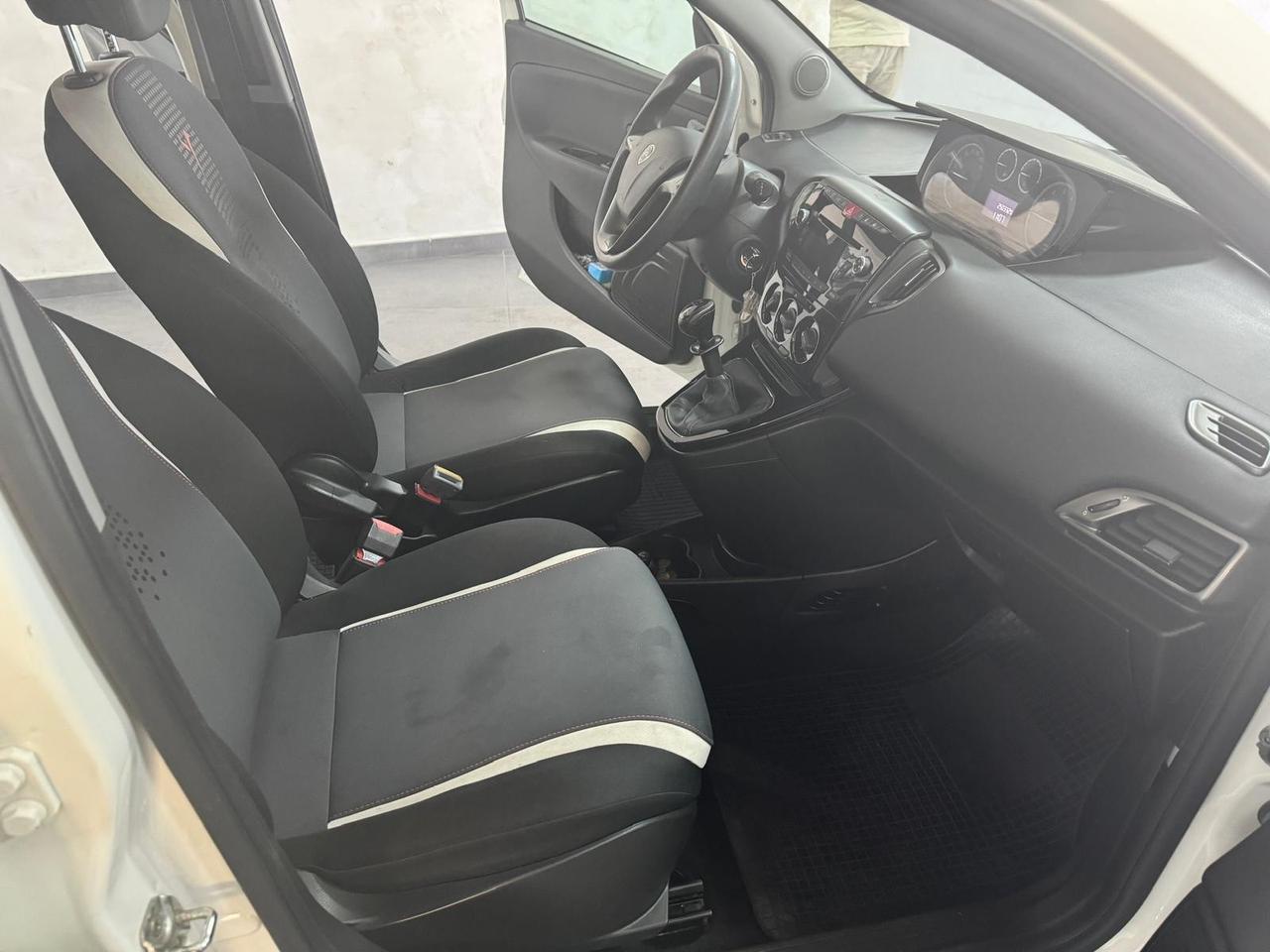 Lancia Ypsilon 0.9 TwinAir 85 CV 5 porte Metano Ecochic 30th Ann.