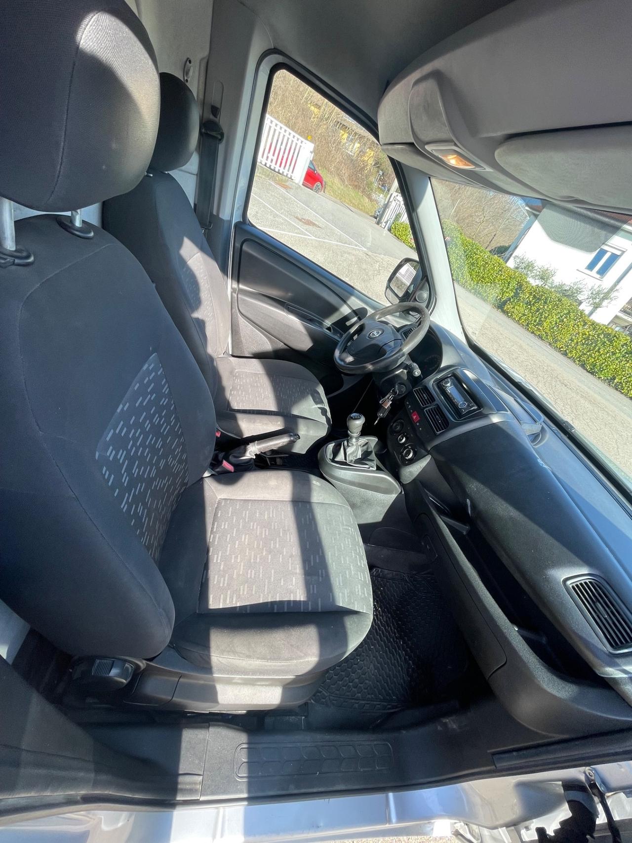 Opel Combo 1.6 diesel con 83.000km