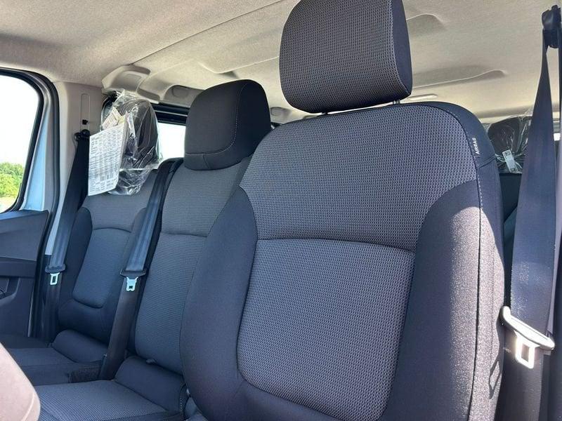 Renault Trafic passenger 2.0 Blue dci 150cv L1H1 Authentic