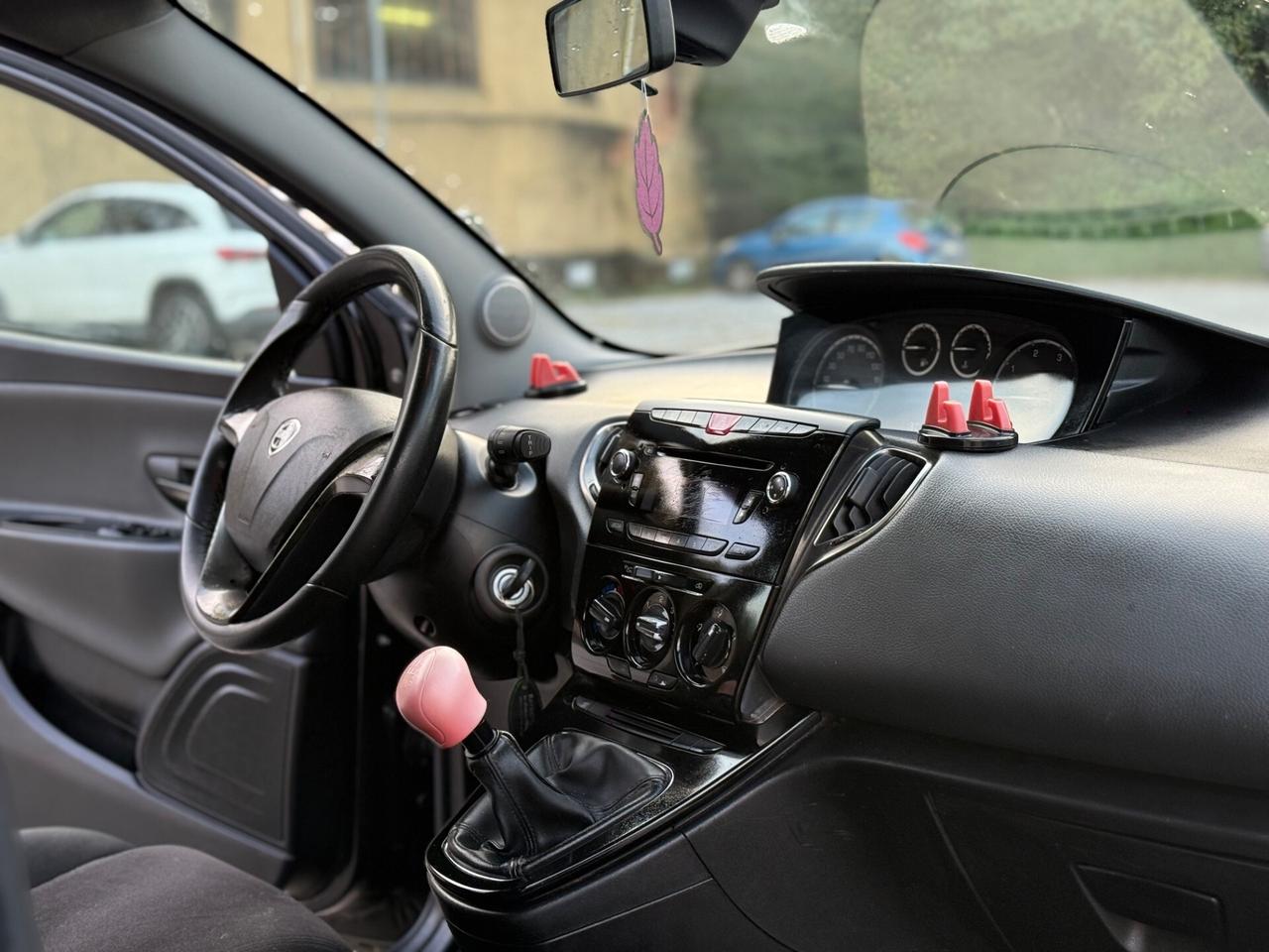 Lancia Ypsilon 1.3 MJT 16V 95 CV 5 porte