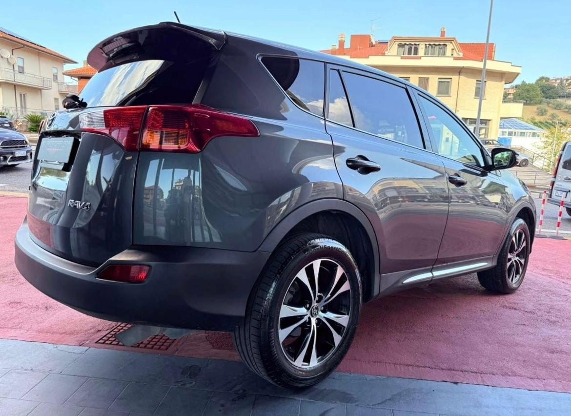 Toyota RAV 4 2.0 D-4D 2WD STYLE KEYLESS NAVI CARBON 18 GARANZIA