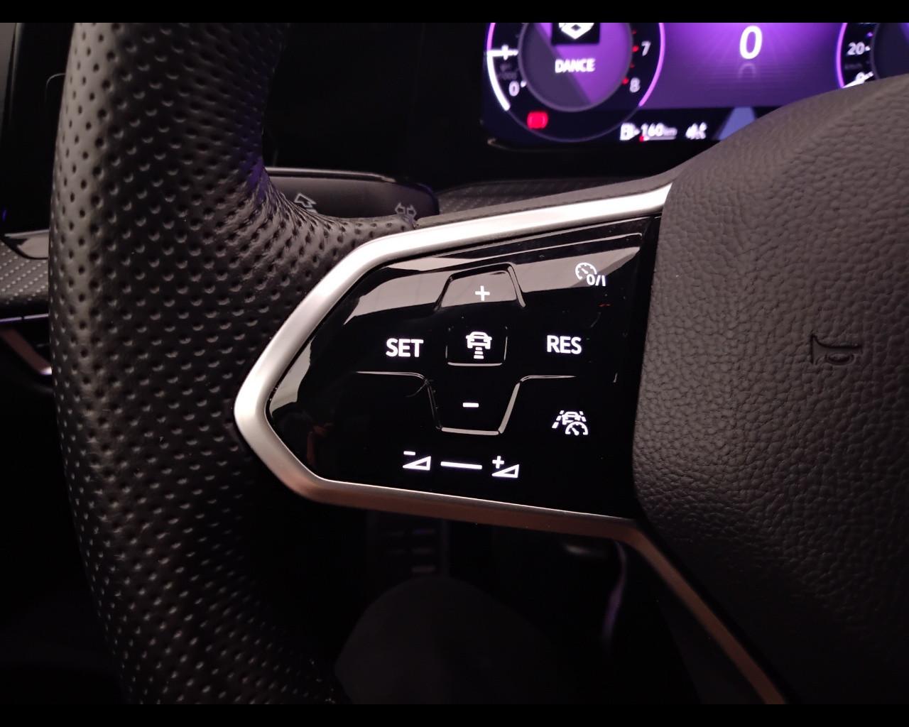 VOLKSWAGEN Golf VIII 2020 - Golf 1.5 tsi evo R-Line 130cv