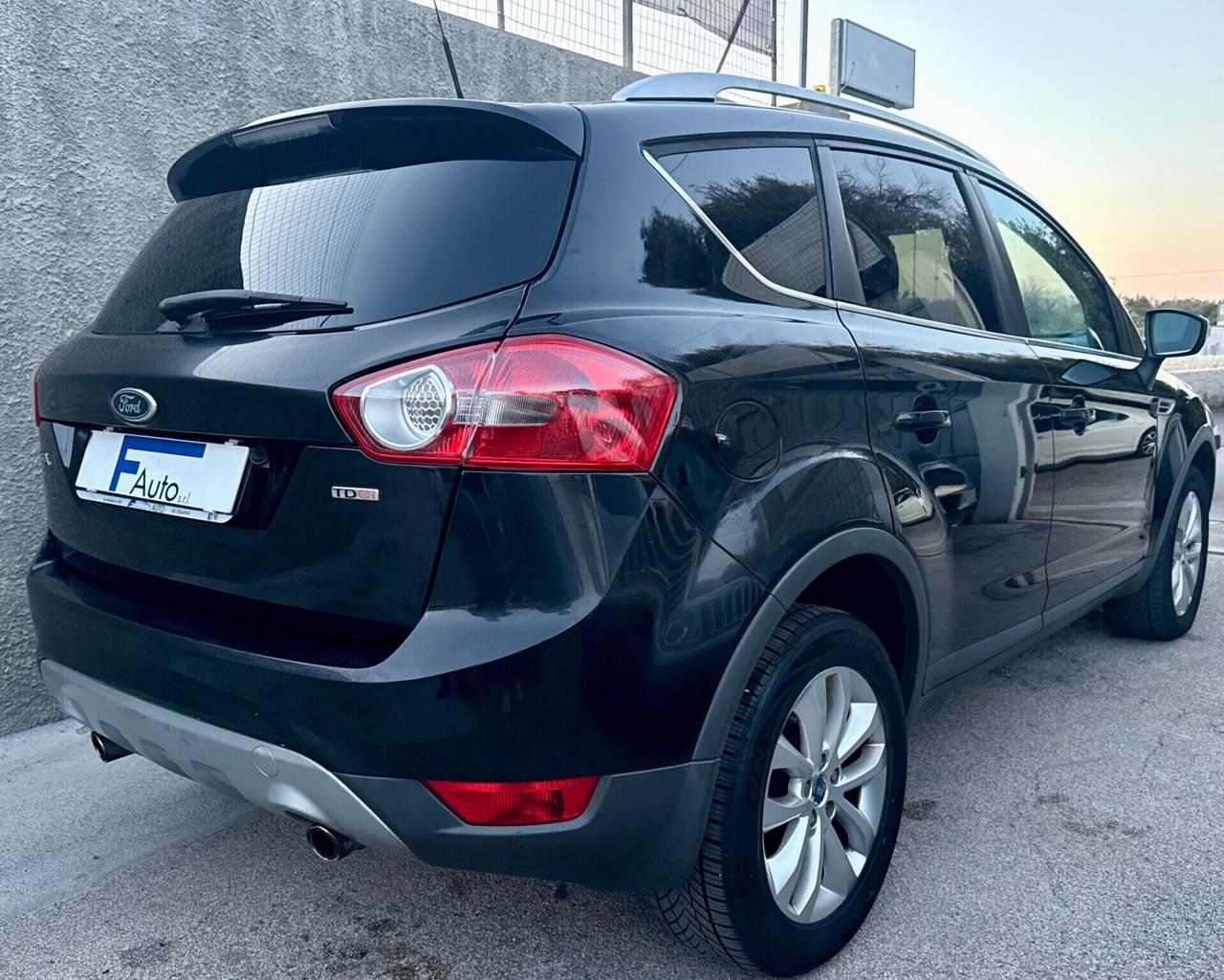Ford Kuga 2.0 TDCi 136 CV 4WD Titanium,TETTO PANORAMICO,Pelle,Climatronic bizona,ecc.