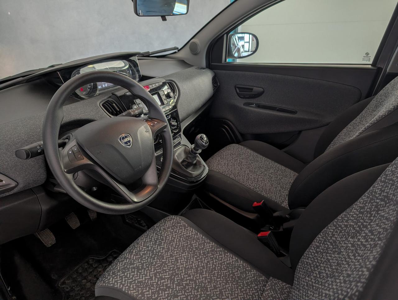 Lancia Ypsilon 1.0 Hybrid 70cv Silver Plus