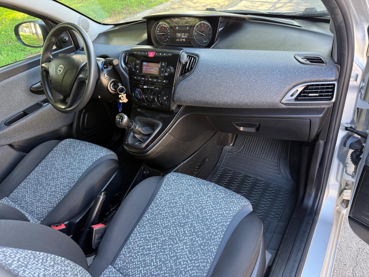 Lancia Ypsilon 1.2 69 CV 5 porte S&S Platinum