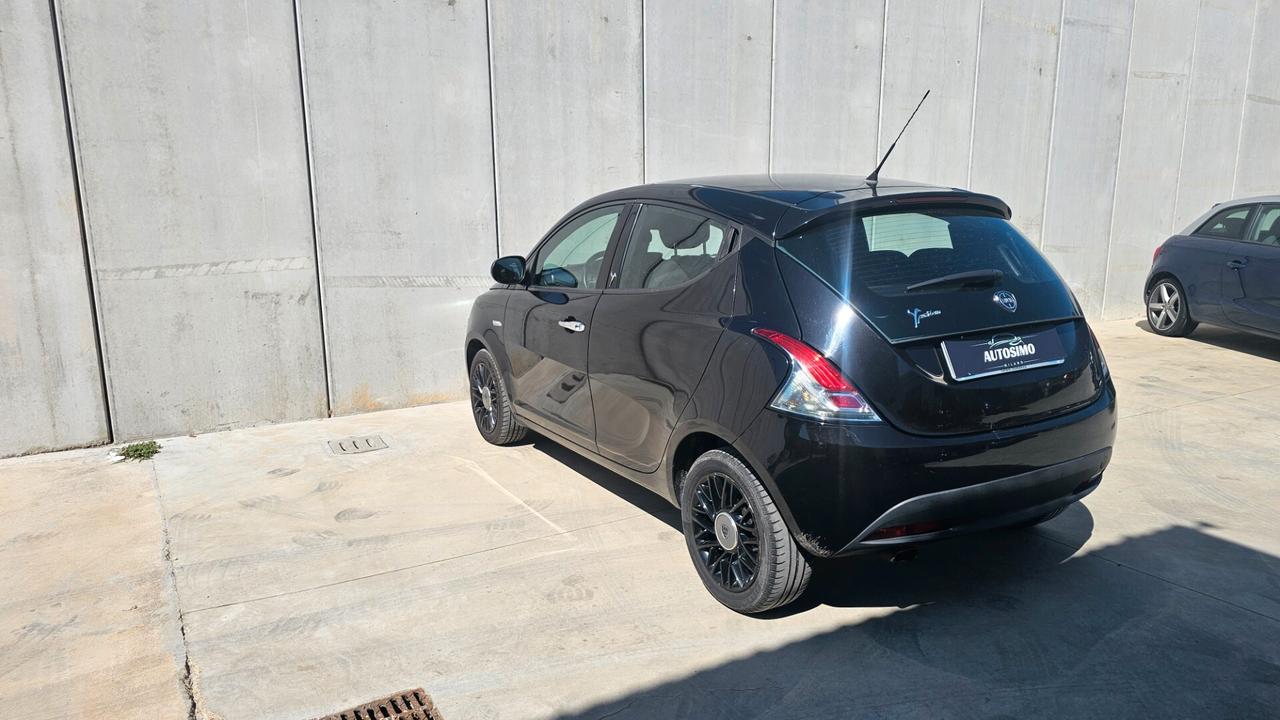 Lancia Ypsilon 0.9 TwinAir 85 CV 5 porte S&S Platinum