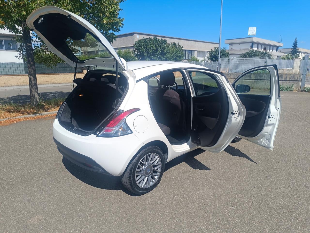 Lancia Ypsilon 1.3 MJT 75 CV SOLAMENTE 129.000 KM