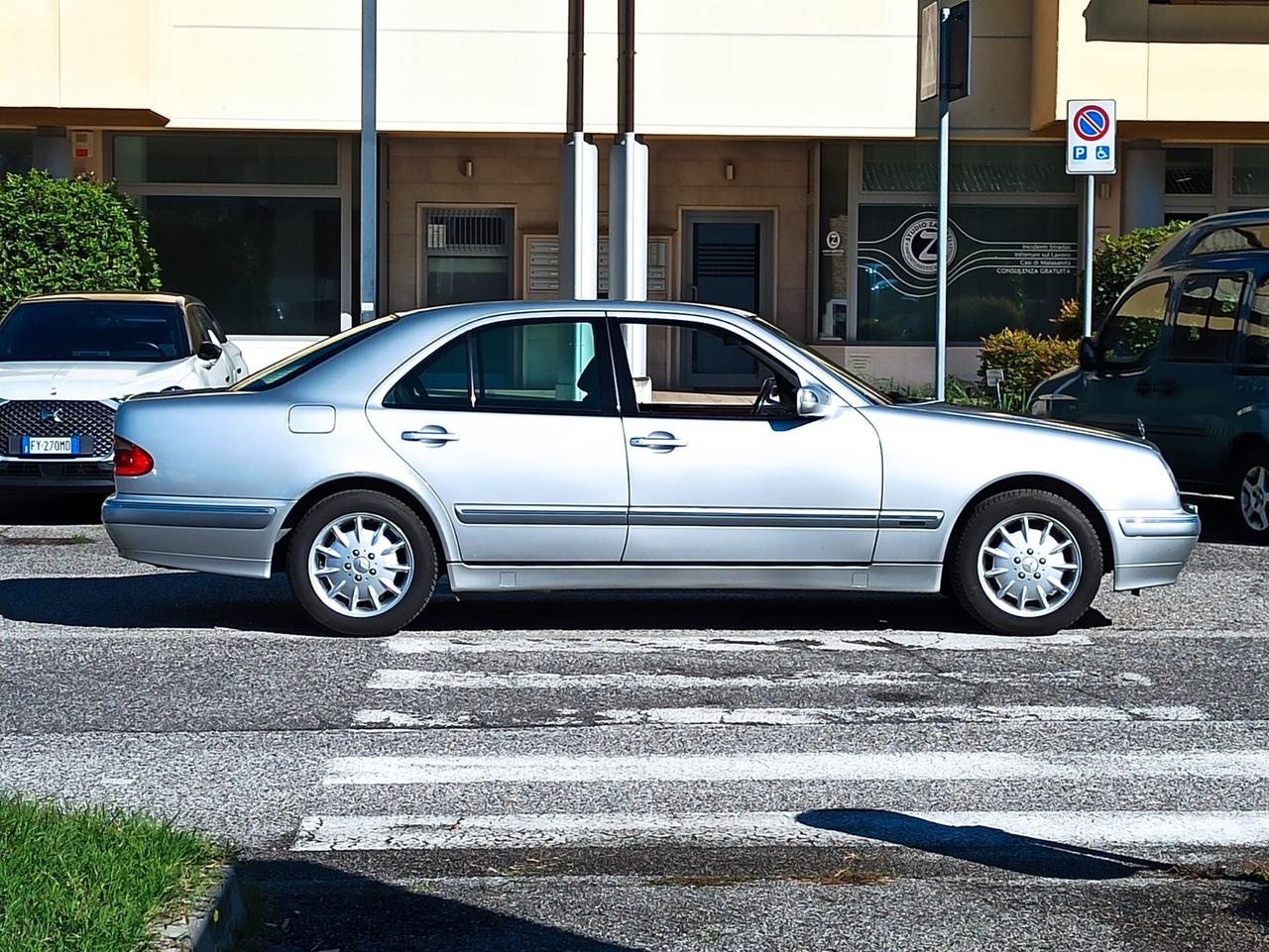 Mercedes-benz E 200 E 200 Kompressor cat Elegance