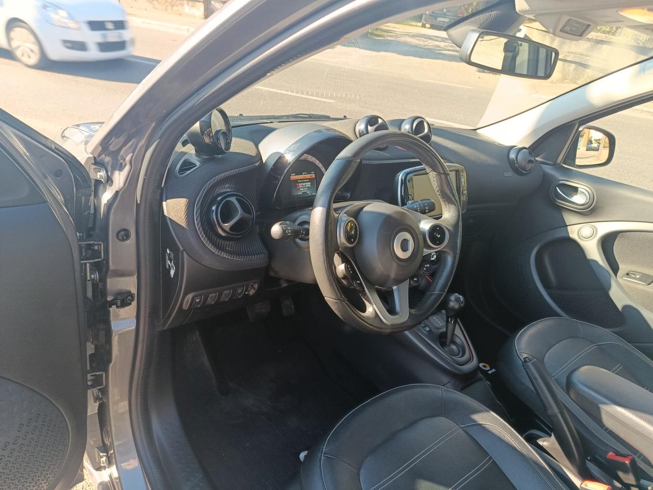 Smart ForFour EQ Pulse