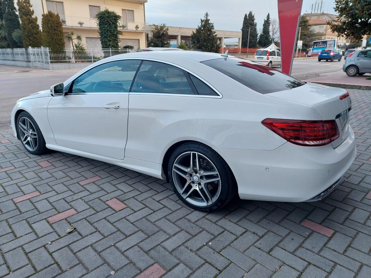 Mercedes-benz E 220CDI COUPE AUTO/PELLE/NAVI/C18