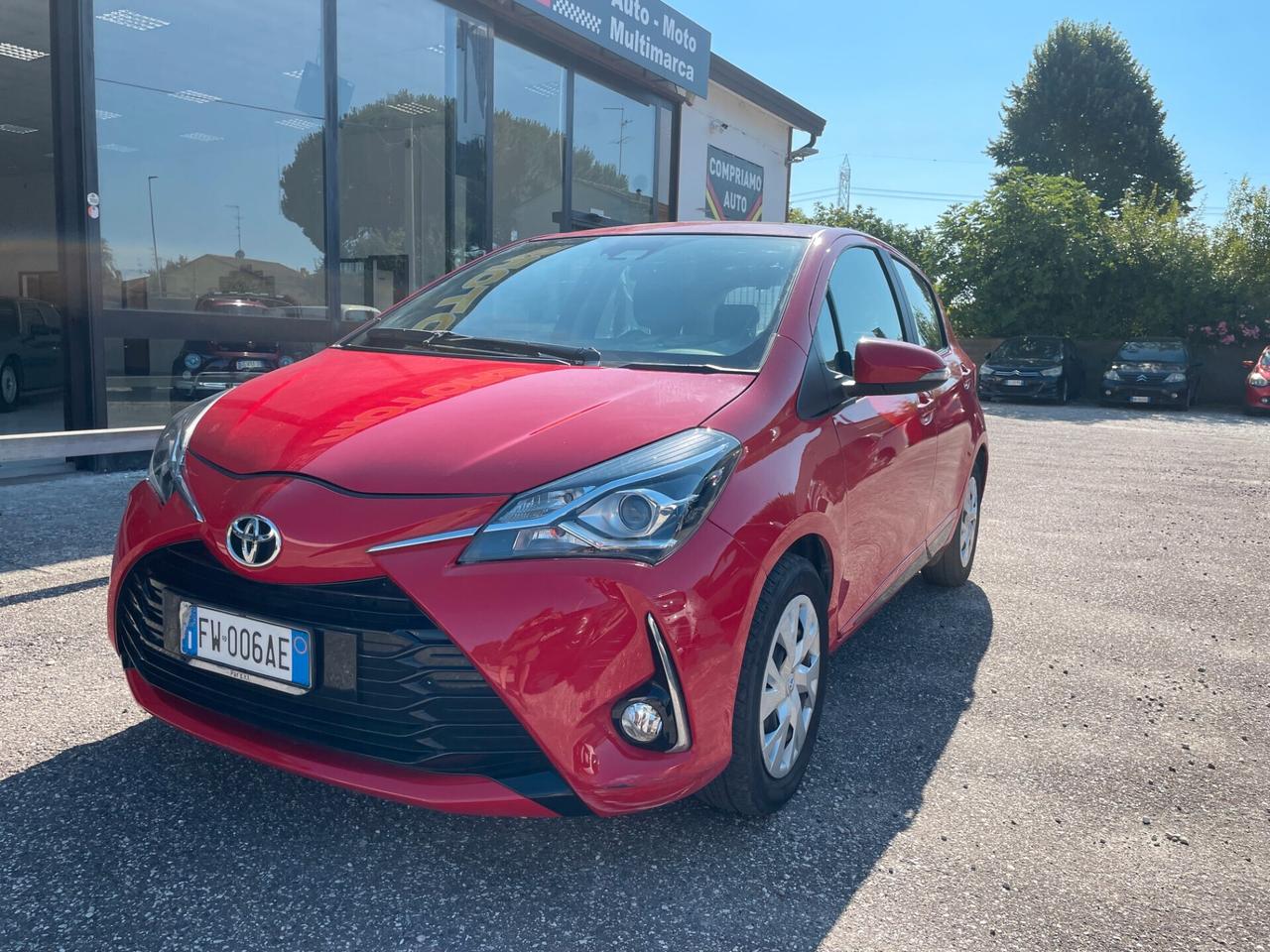 Toyota Yaris 1.0 72 CV 5 porte Lounge X NEOPATENTATI