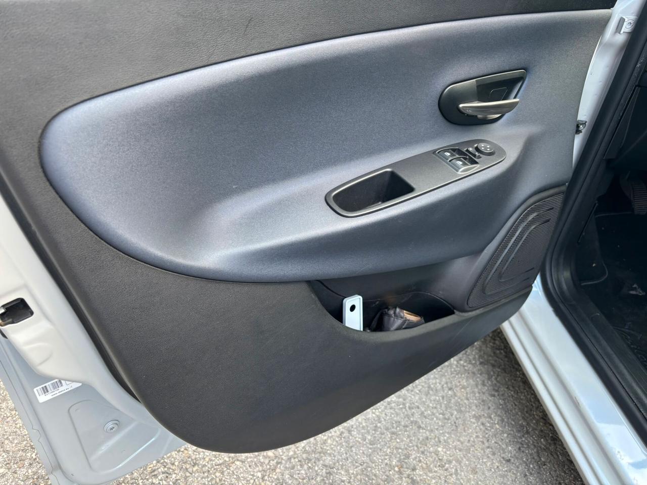 Lancia Ypsilon 1.2 69 CV 5 porte GPL Ecochic Mya OK Neopatentati