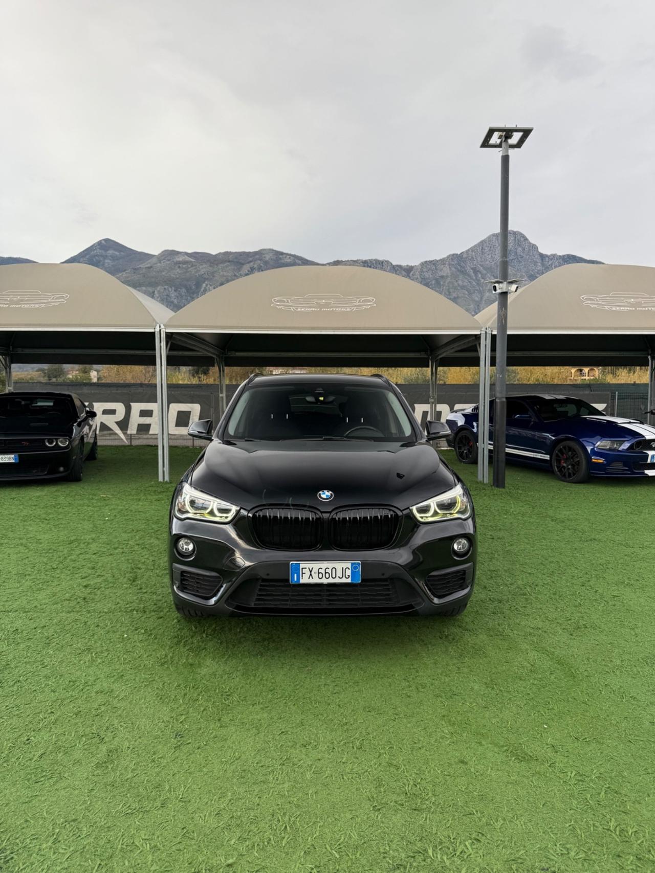 Bmw X1 sDrive18d xLine TOTAL BLACK