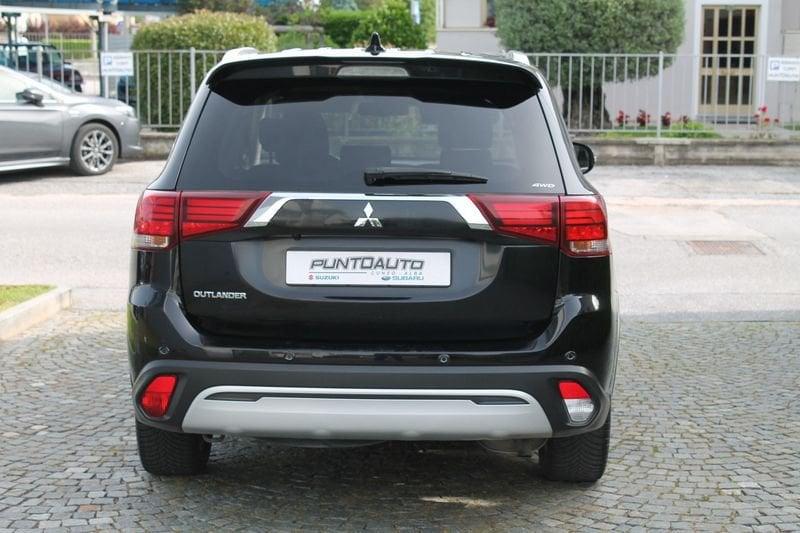 Mitsubishi Outlander 2.0 4WD GPL Bi-fuel CVT Insport SDA 7 posti