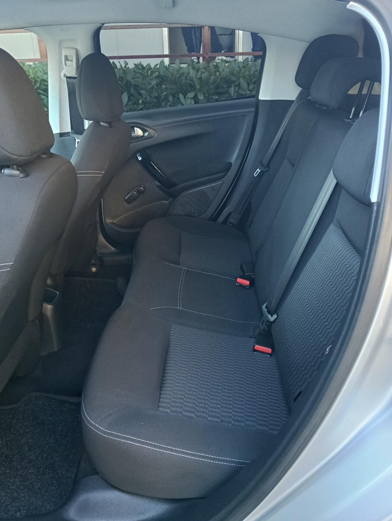 Peugeot 208 PureTech 82 5 porte Allure