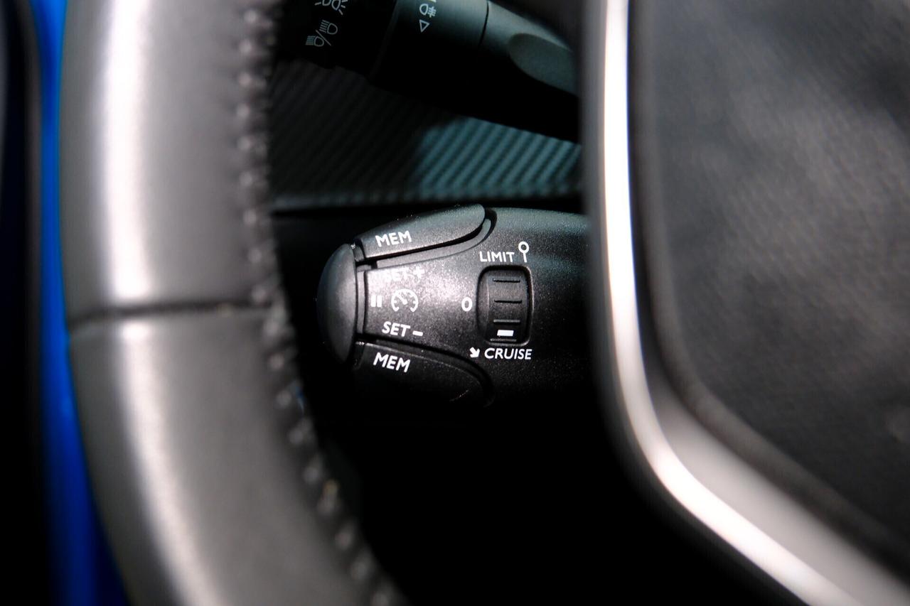 PEUGEOT 2008 1.2T 100 cv ALLURE COCKPIT 3D