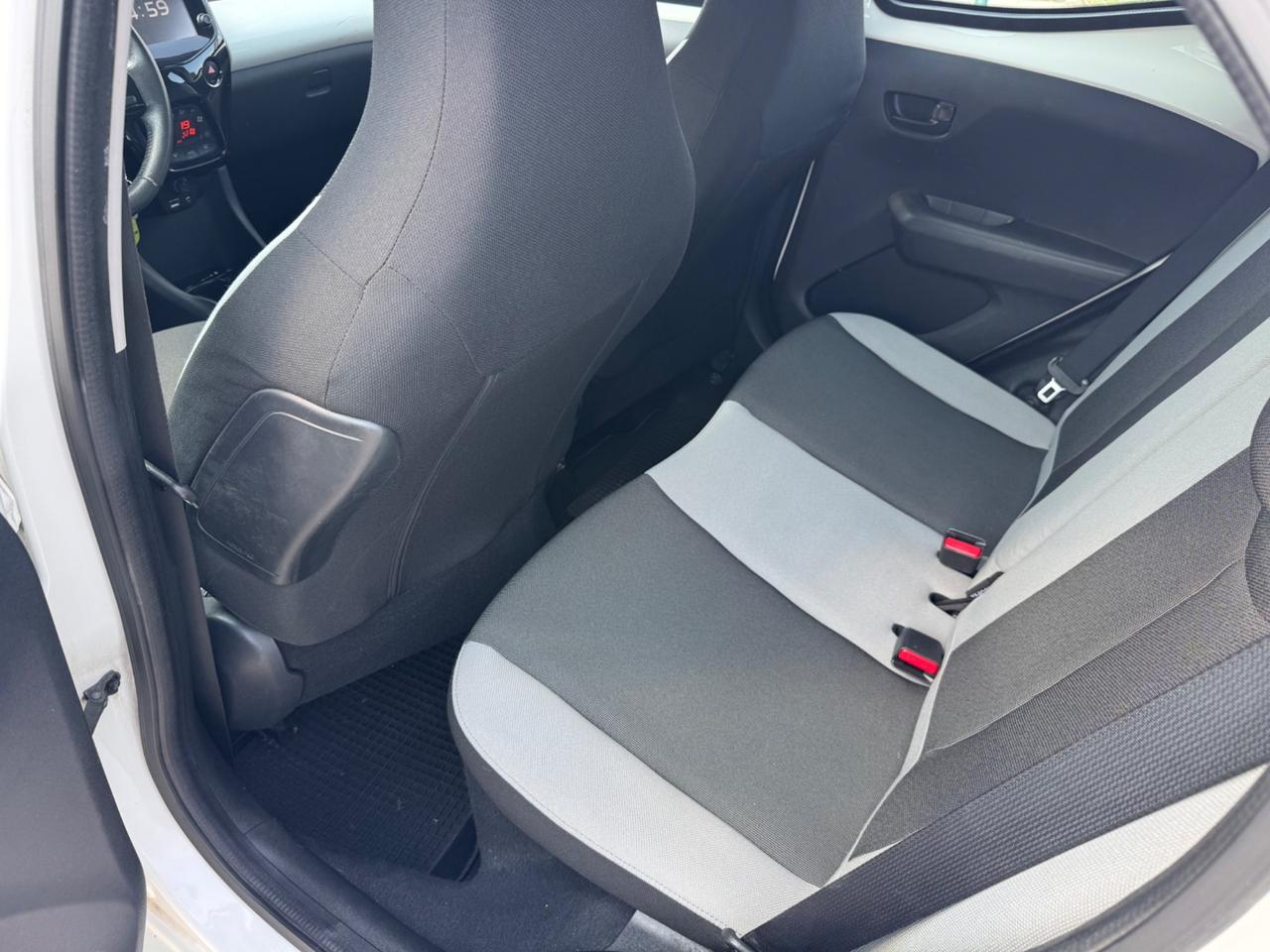 Toyota Aygo 1.0 VVT-i 69 CV 5 porte x-clusiv MMT