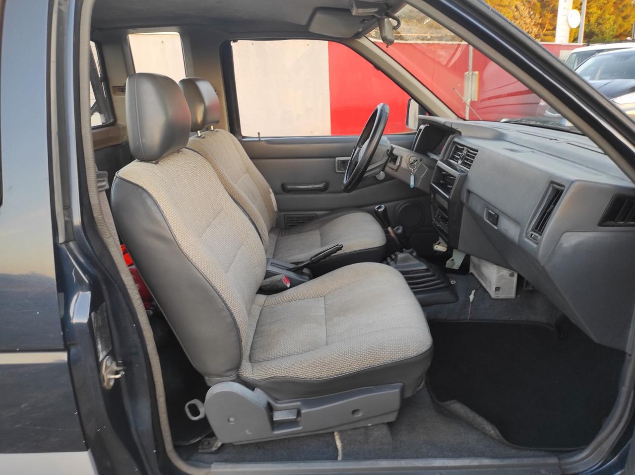 Nissan King Cab 2.5 Diesel - 4x4 GANCIO TRAINO