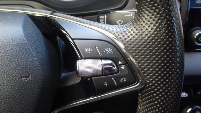 SKODA Karoq 1.6 TDI SCR DSG SportLine