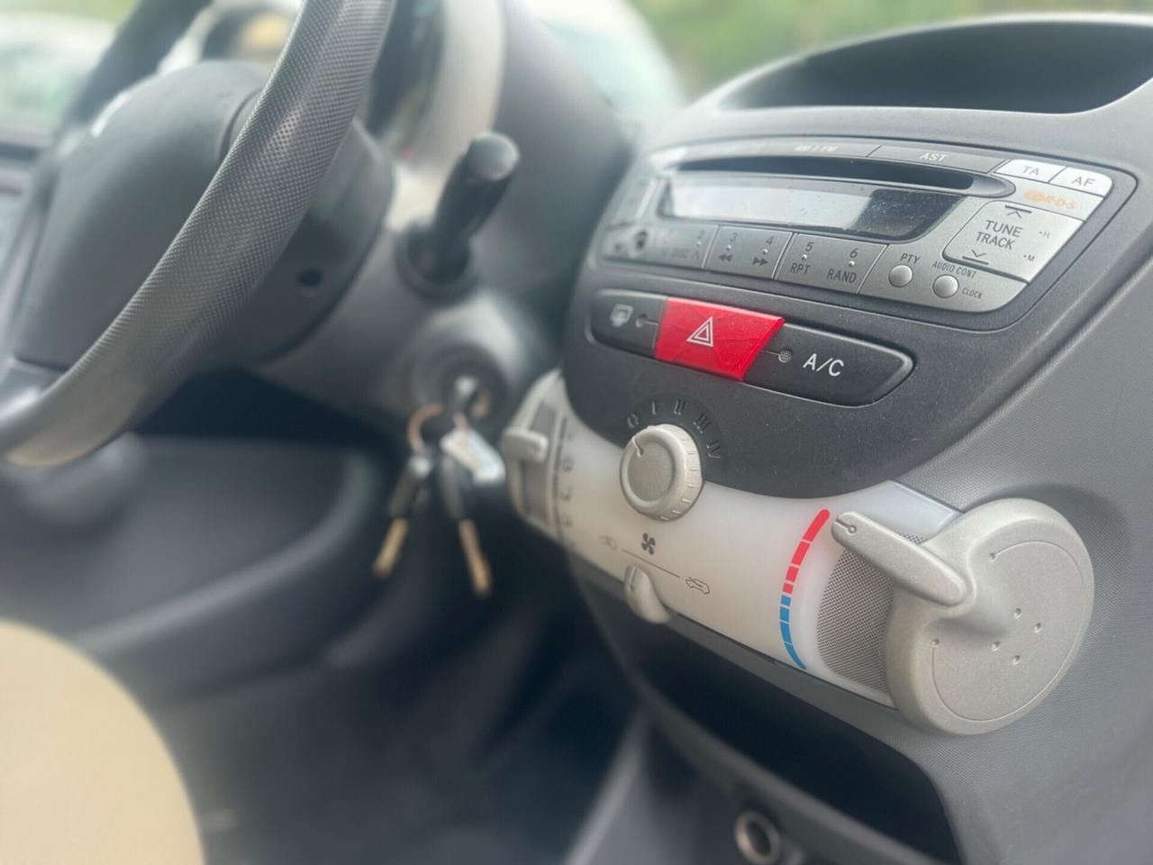 Peugeot 107 1.0 68CV 5p. 2Tronic automatica 2007