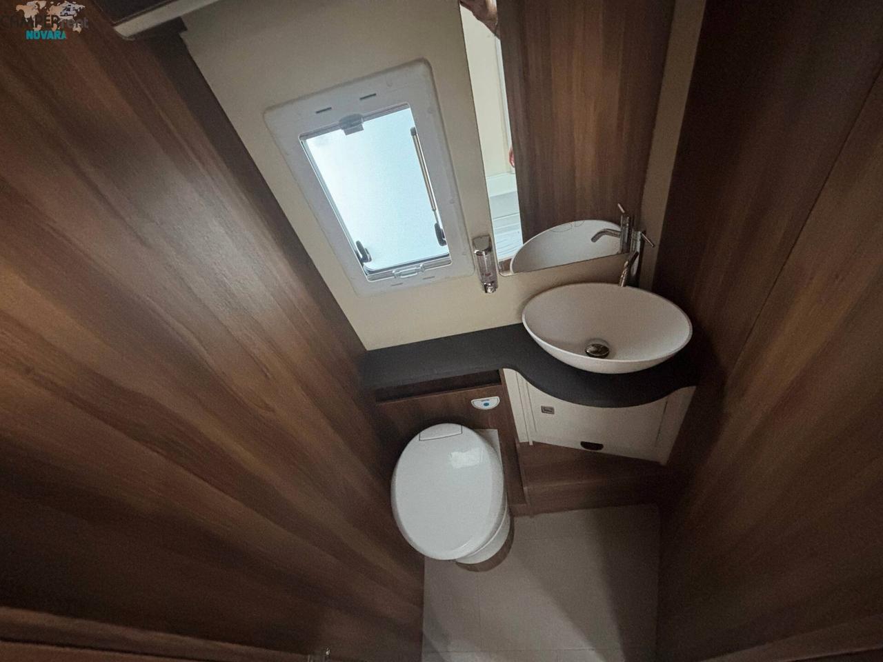 CI MAGIS 65 XT - Semintegrale con letto nautico ad altezza variabile ed ampio garage