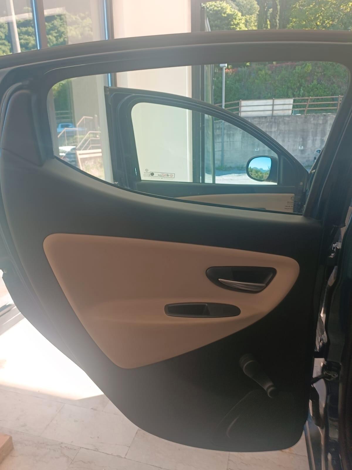 Lancia Ypsilon 1.2 69 CV 5 porte 30th Anniversary