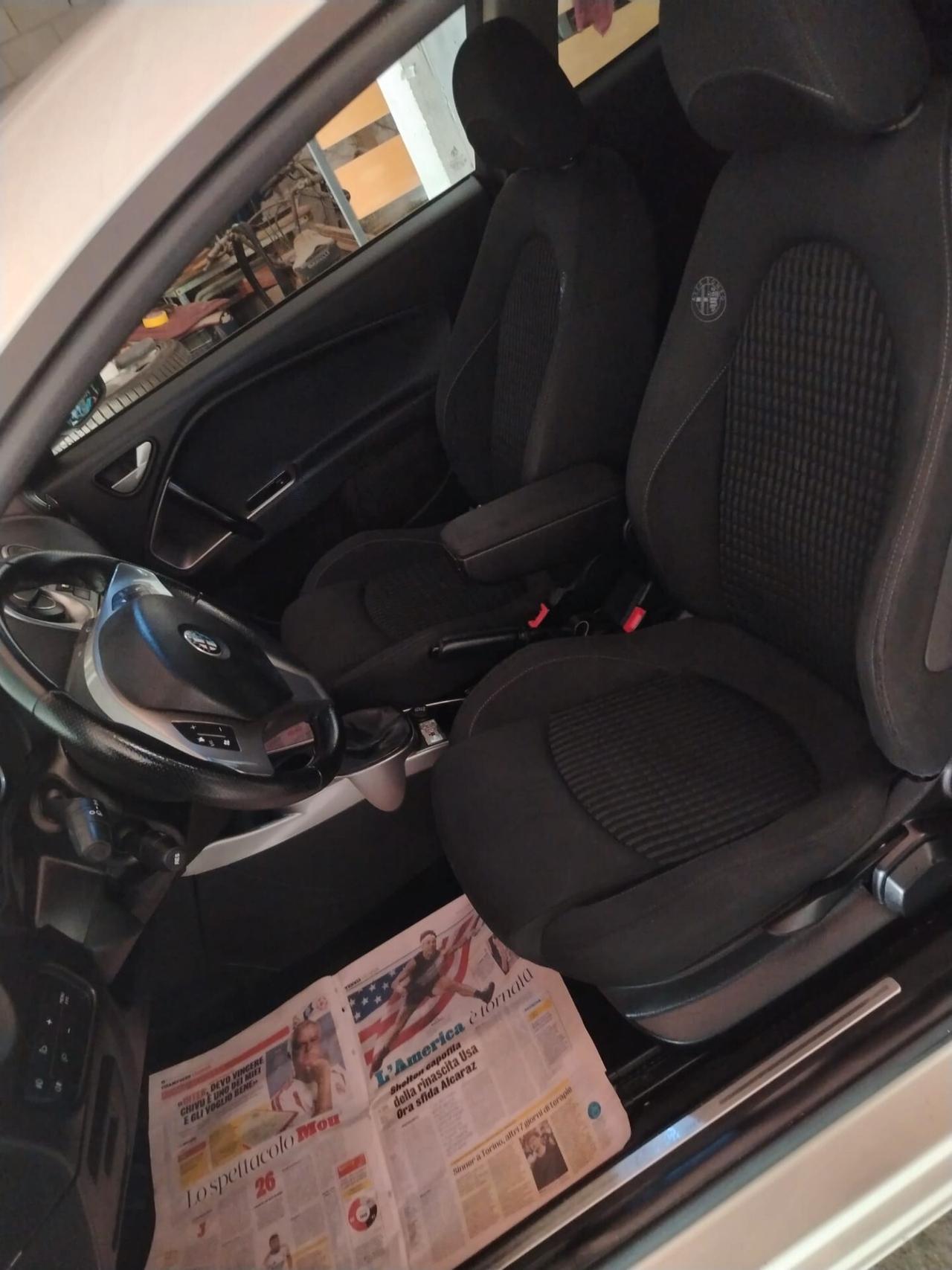 Alfa Romeo MiTo 1.6 JTDm 16V Distinctive 2010