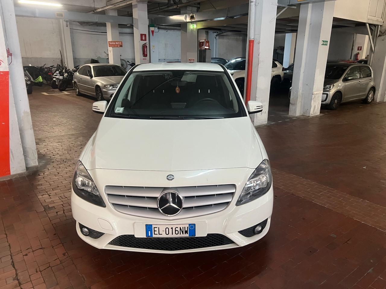 Mercedes B180 90Kw (BENZINA EURO5) NEOPATENTATI OK