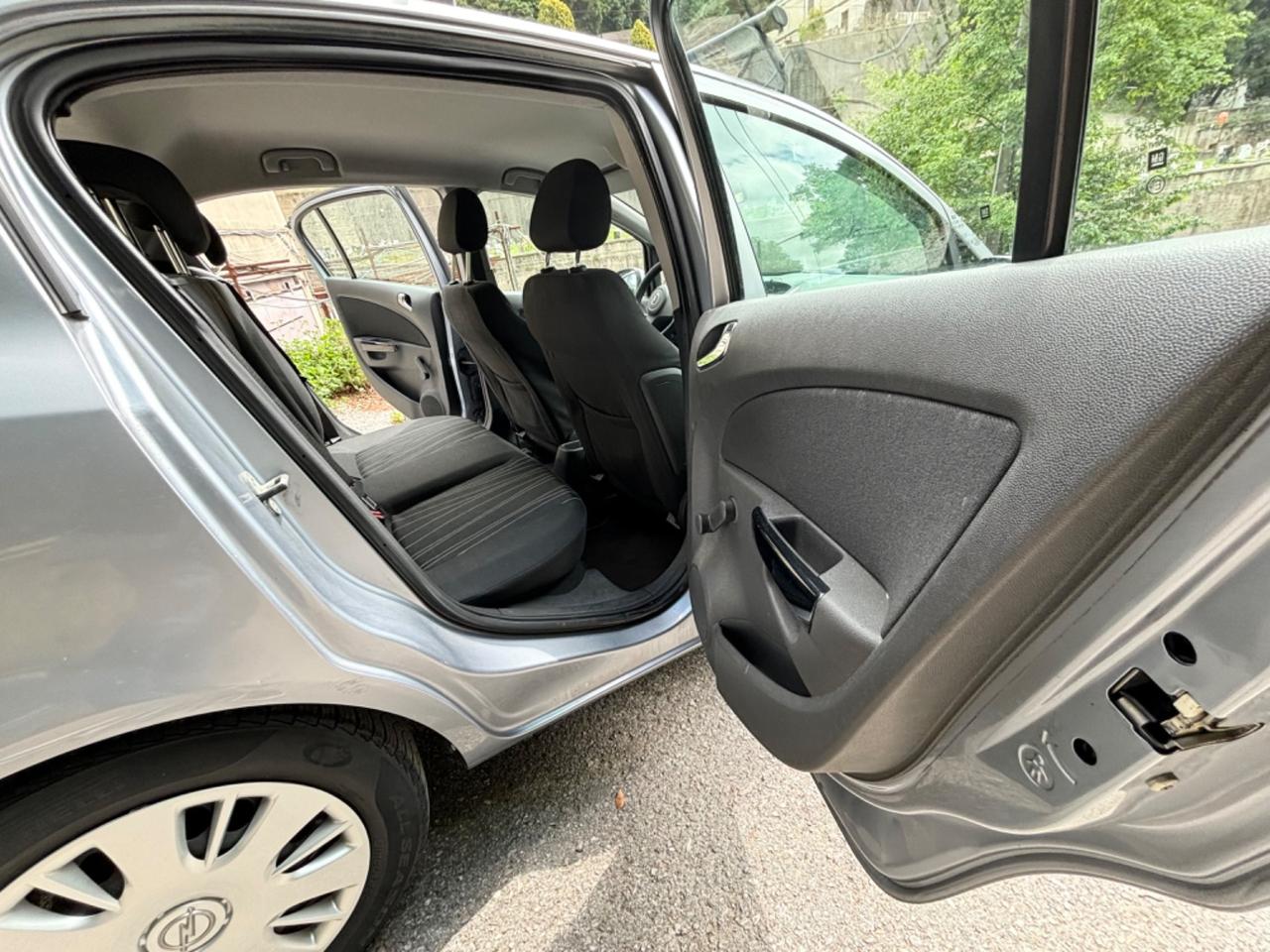 Opel Corsa 1.2 5 porte Club