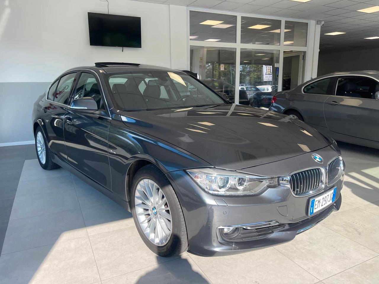BMW 328 328i Luxury Auto *Tetto* *Pelle* *TAGLIANDI BMW*