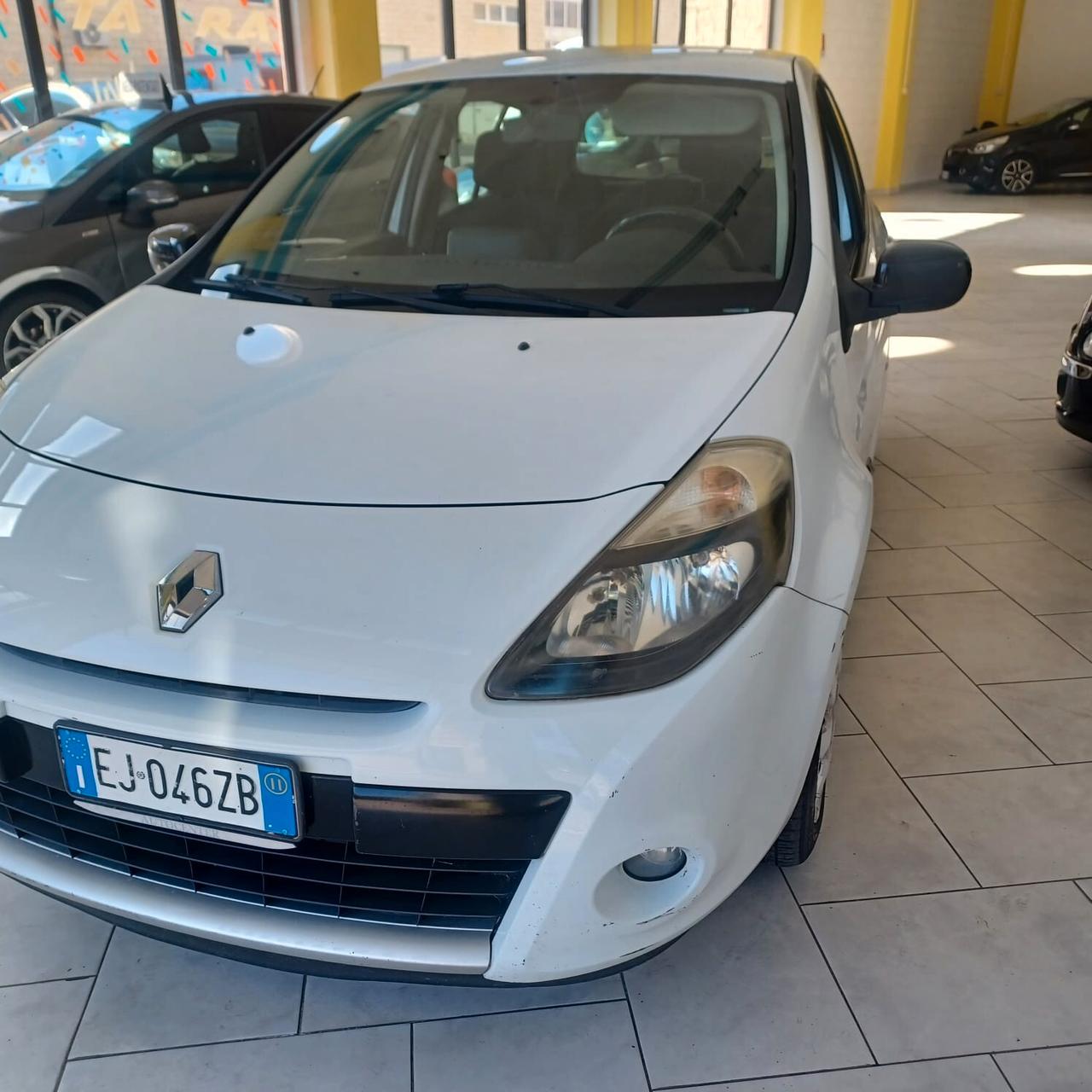 NEOPATENTATI CLIO 1.2 AFFIDABILE GARANZIA 12 MESI