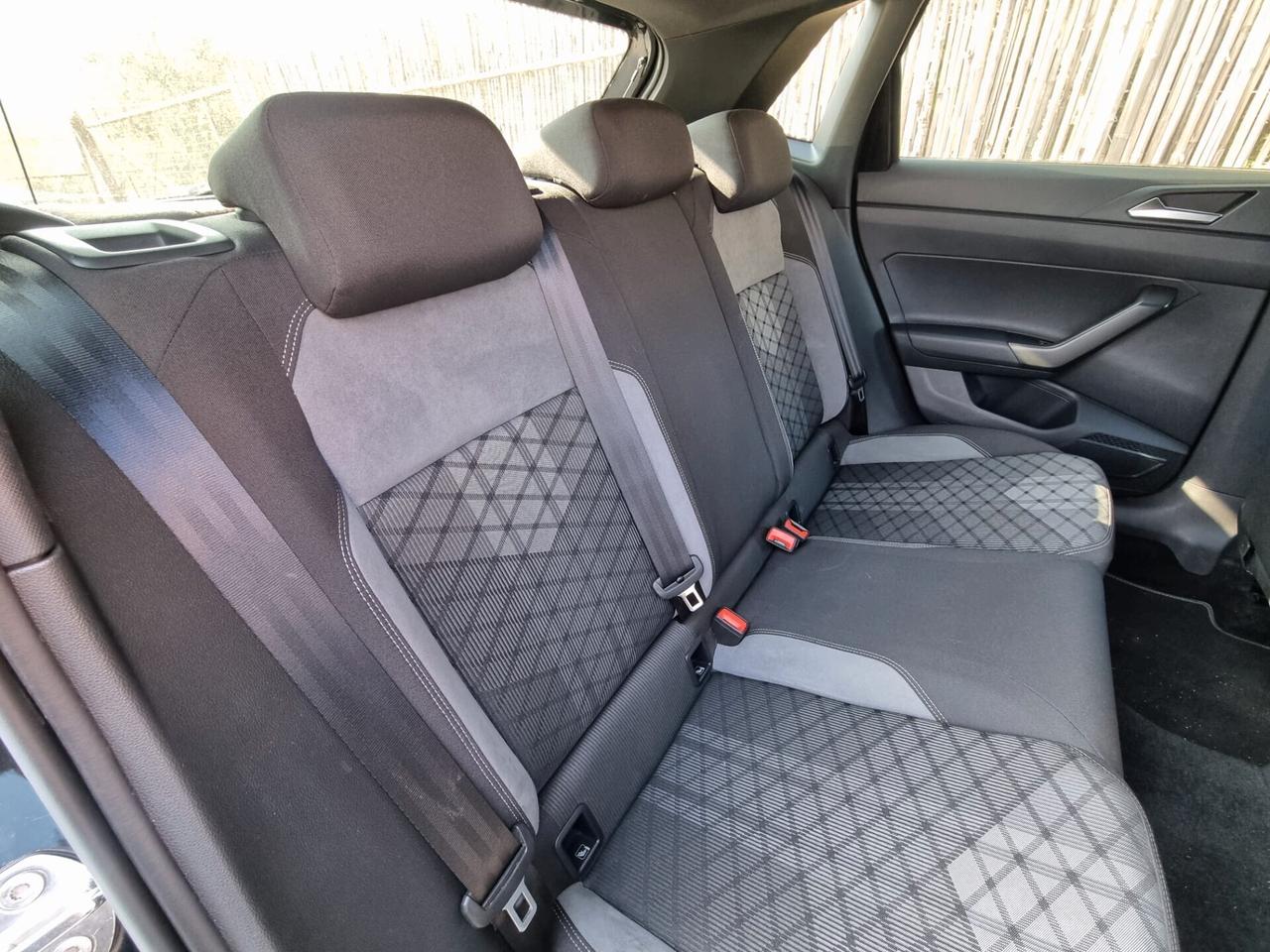 Volkswagen Polo 1.0 TSI DSG R-Line