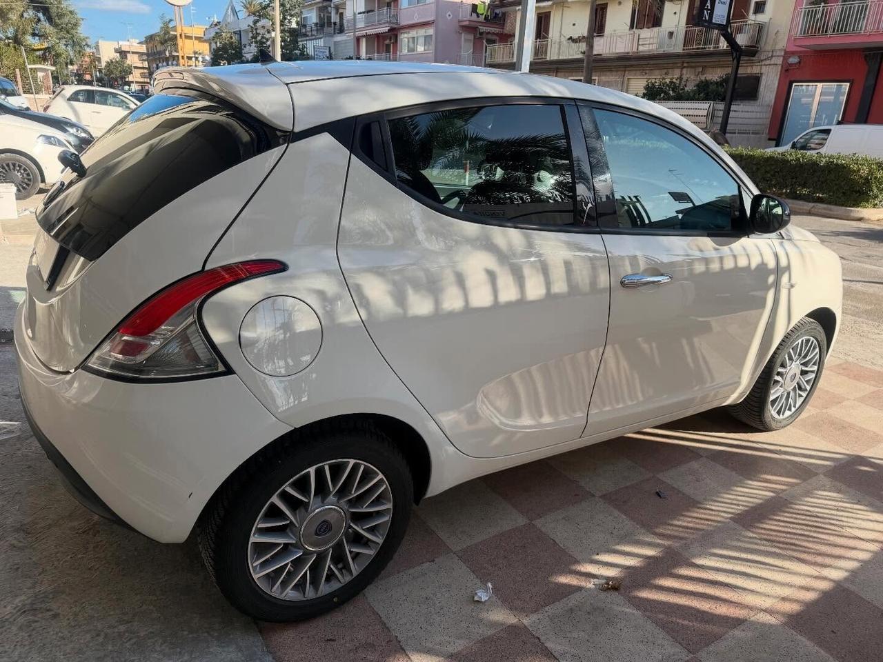 Lancia Ypsilon 1.2 69 CV 5 porte S&S Gold