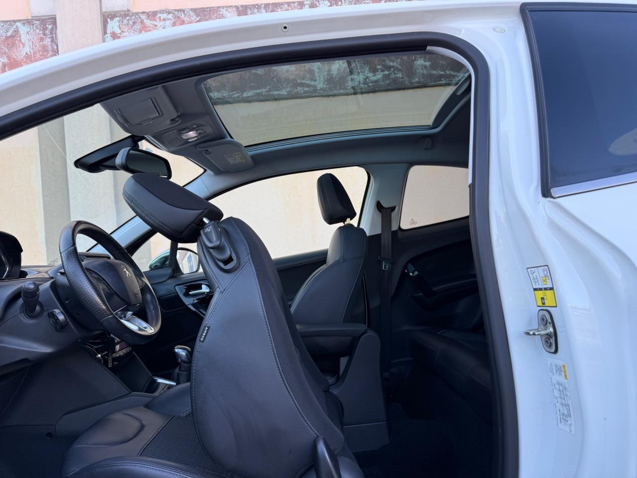 Peugeot 208 1.6 e-HDi 92 CV Stop&Start 3 porte Allure