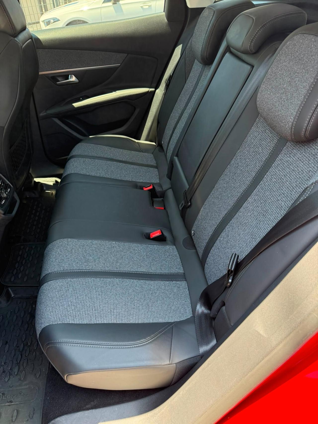 Peugeot 3008 BlueHDi 120 S&S Allure