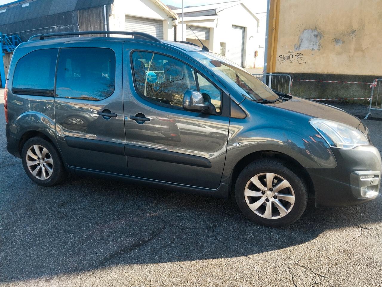 Peugeot Partner Tepee BlueHDi 100 Outdoor