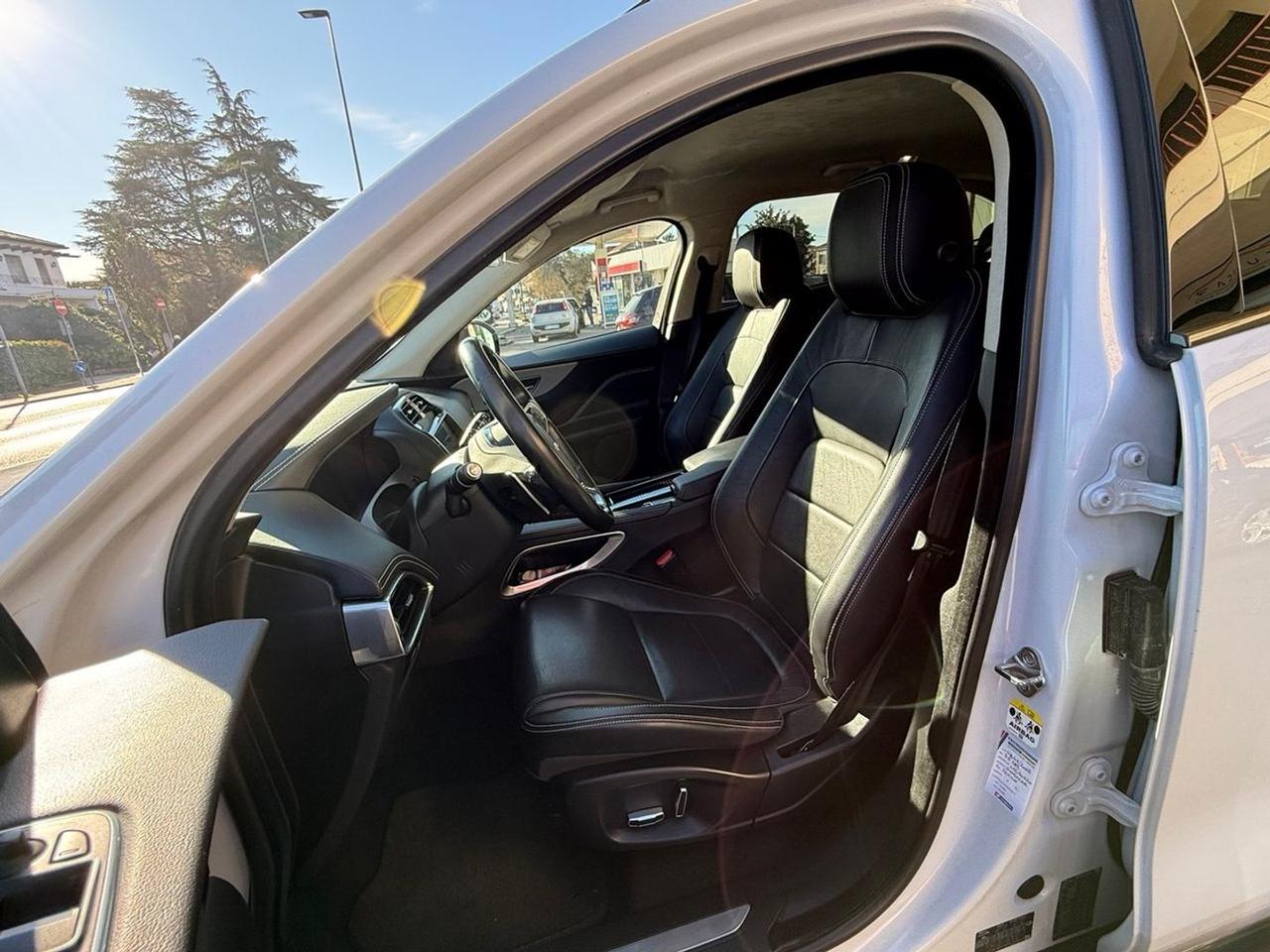 Jaguar F-Pace 180 cv #8582