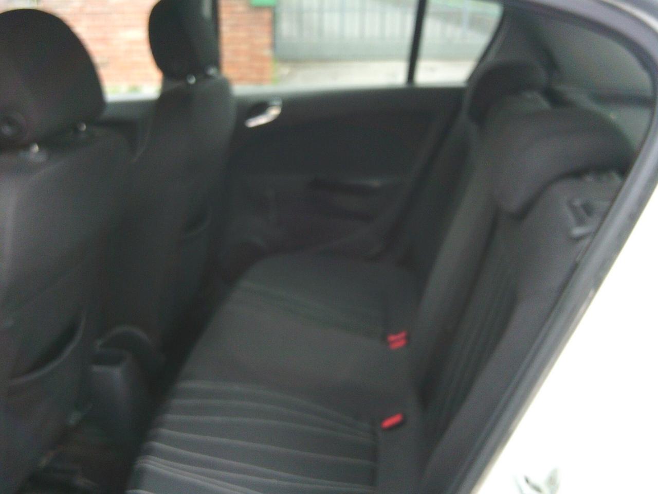 Opel Corsa 1.2 5 porte