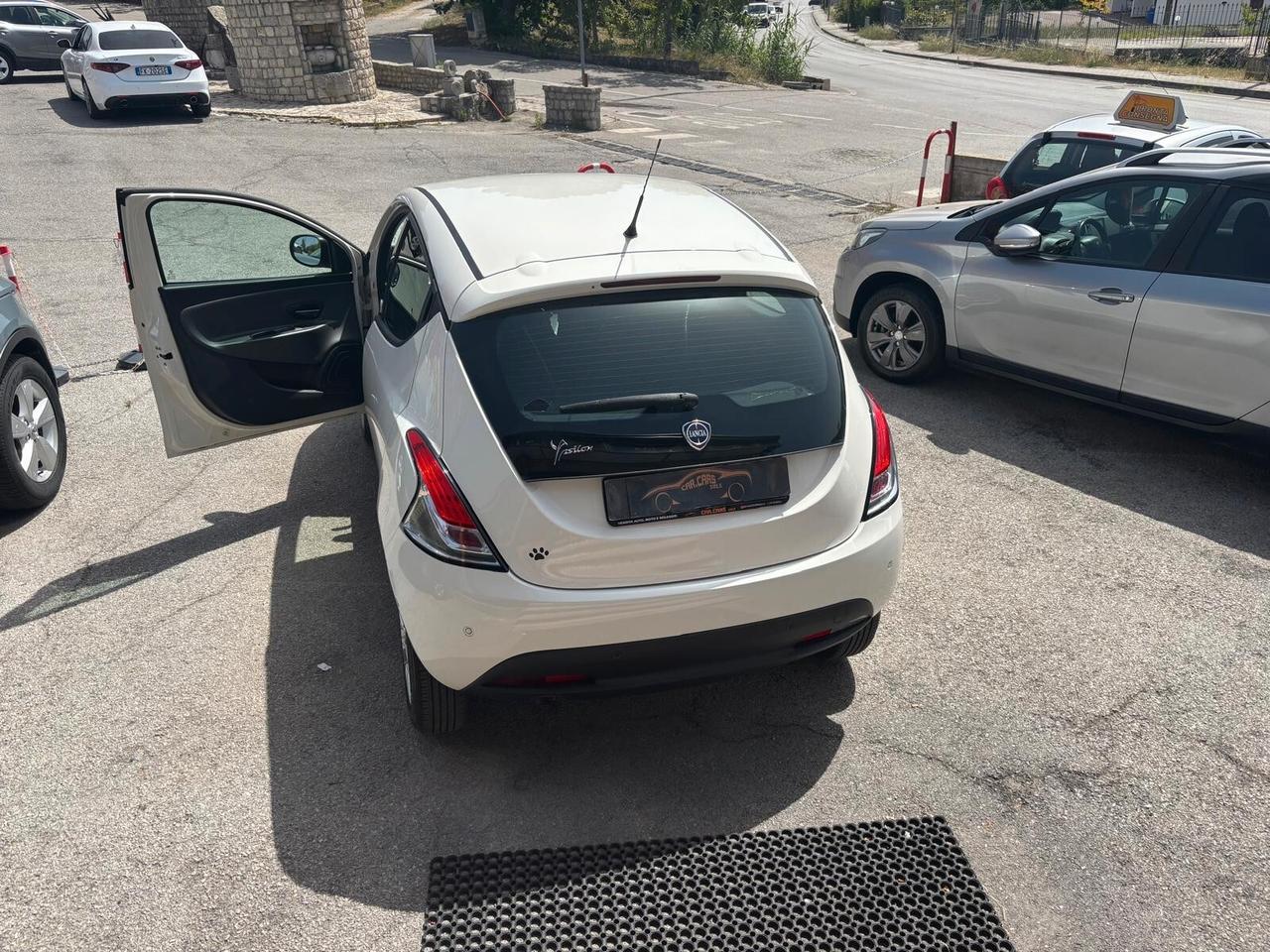 Lancia Ypsilon 0.9 TwinAir 85 CV 5 porte Metano Ecochic Gold