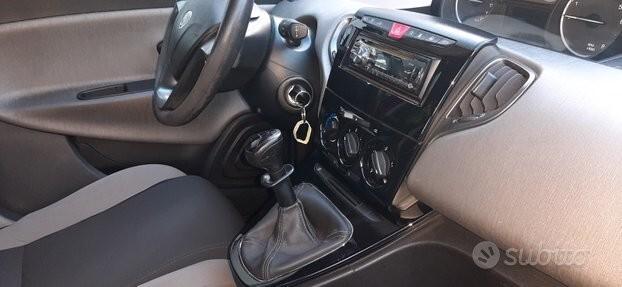 Lancia Ypsilon 0.9 TwinAir 85 CV 5 porte Metano Ecochic Elefantino