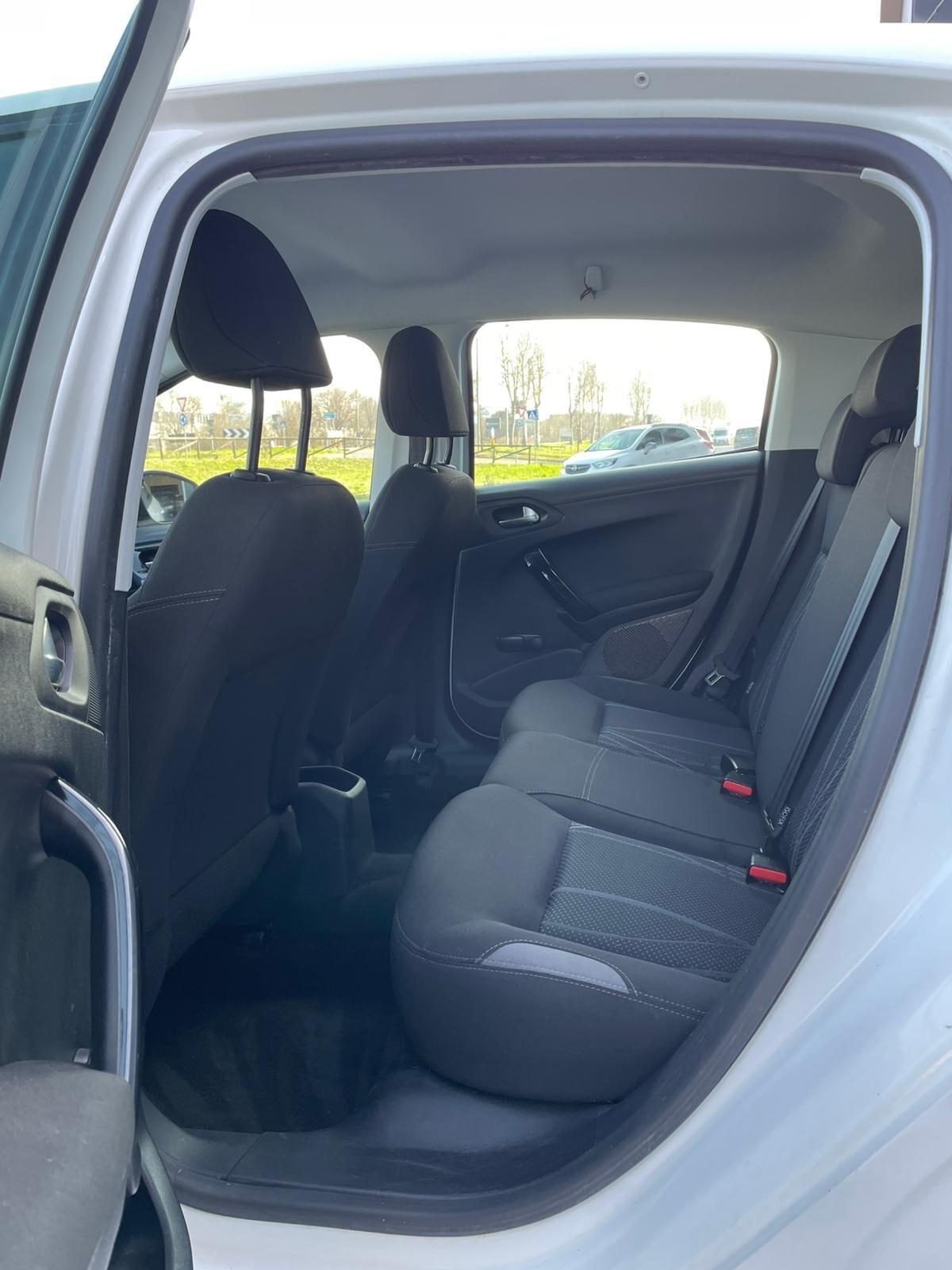 Peugeot 208 1.2 Neopatentati Finanziabile