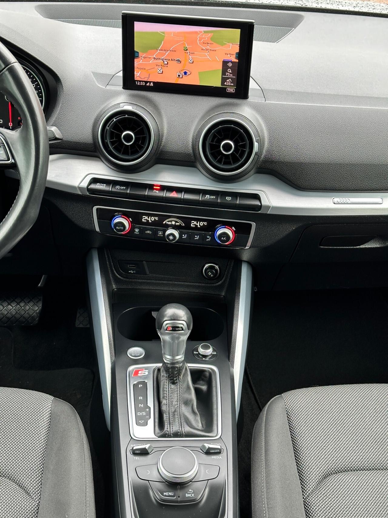 Audi Q2 35 TDI S tronic Identity Black