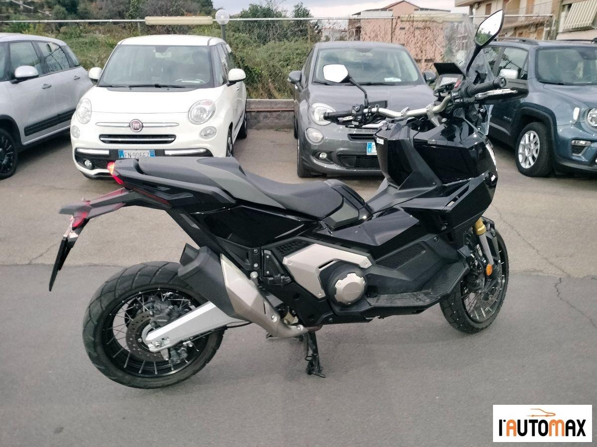 Honda - X-ADV 750 -