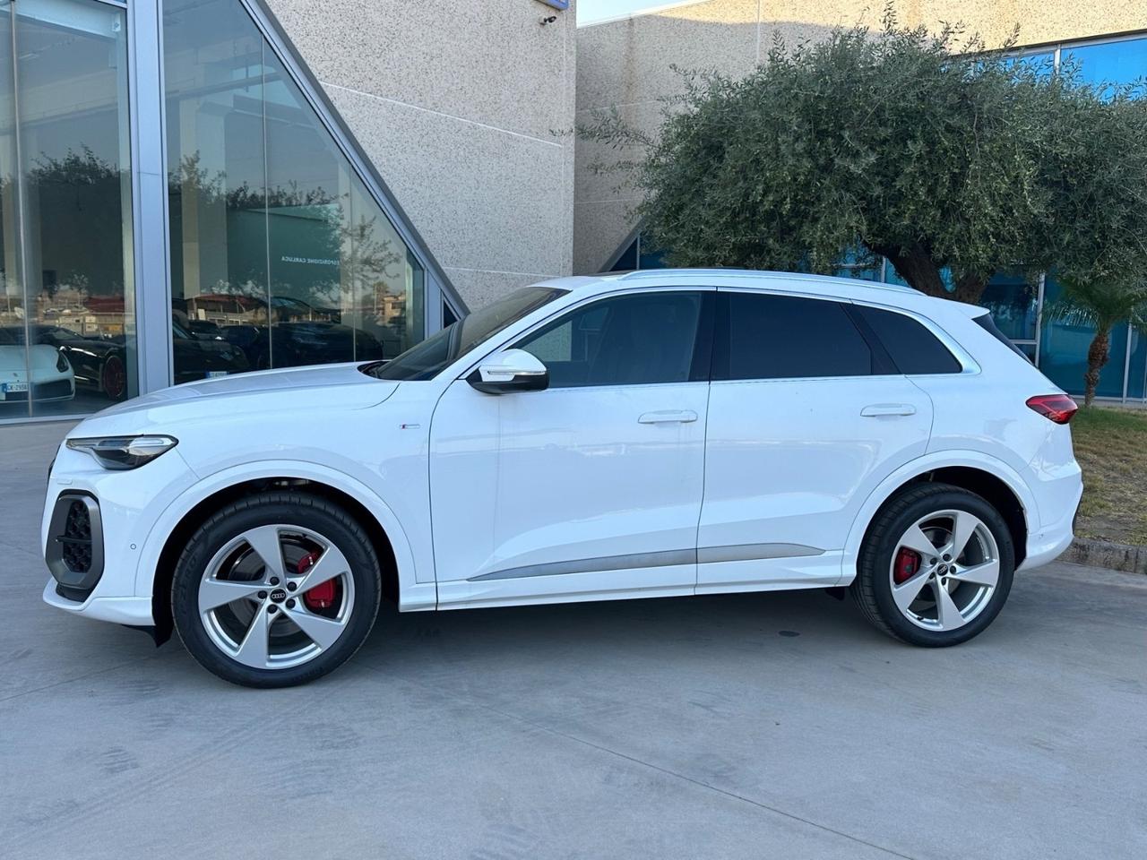 Audi Q5 2.0 tdi Sline Possibilità noleggio no scoring